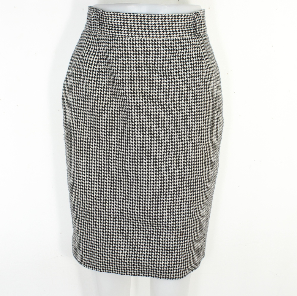 Jupe Courte Noir/ Blanc Taille Estimé 36